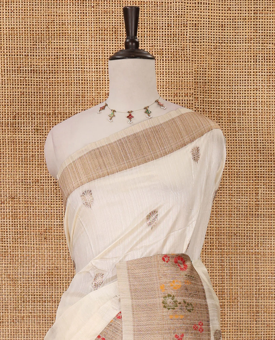 White floral zari buttas jute silk saree, contrast meenakari floral creeper & jaal design border, jaal pallu & matching plain blouse - Image 3