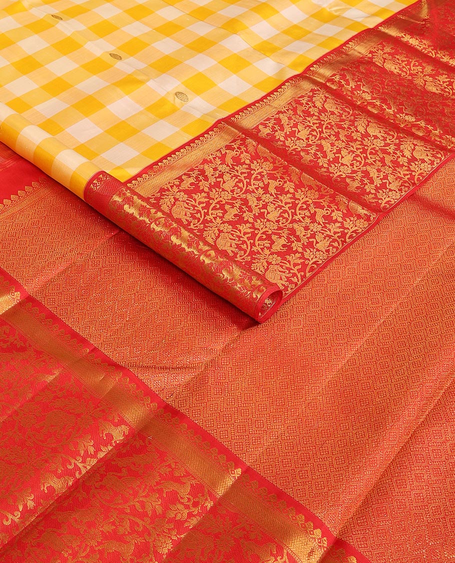 Yellow checked & chakram buttas Kanchipuram silk saree, contrast korvai border of salangai,muthu,vanki & vanasingaram designs & jaal pallu - Image 2