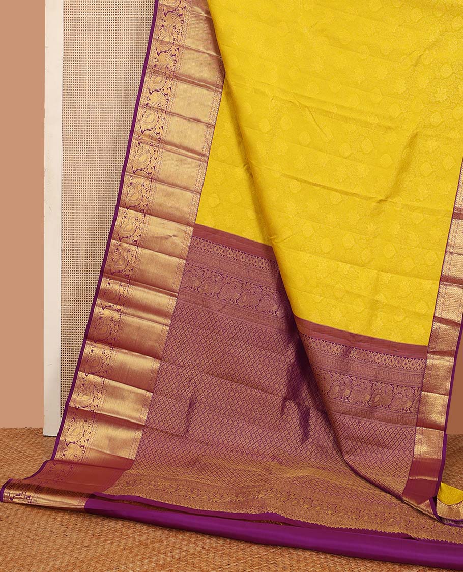 Yellow jacquard wedding silk saree, contrast border of thilakam, rudraksham, and mayil designs, and ogee design pallu - Image 3