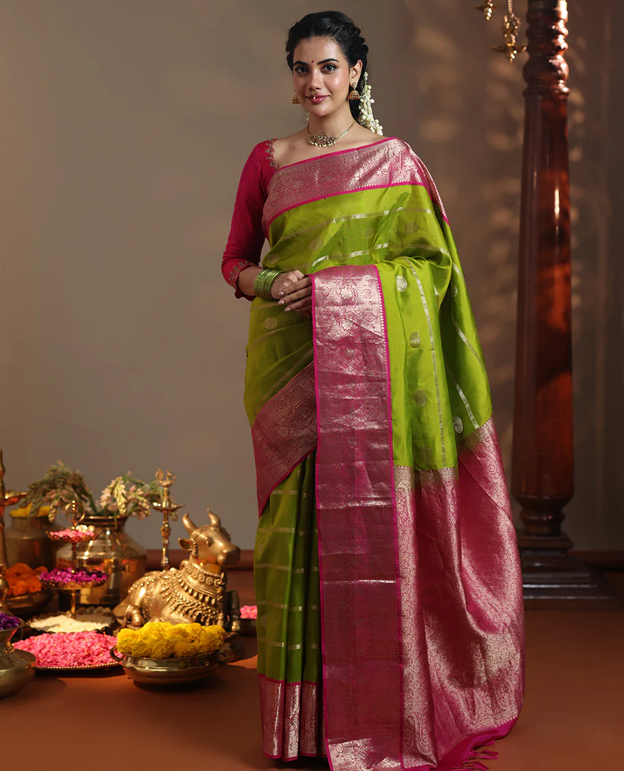 Parrot green veldhari and round kuthirai motifs Vasundhara silk saree, contrast border of thilakam mokku, muthu, annam chakram, and kodi visiry designs, floral design pallu, and zari design blouse - Image 3