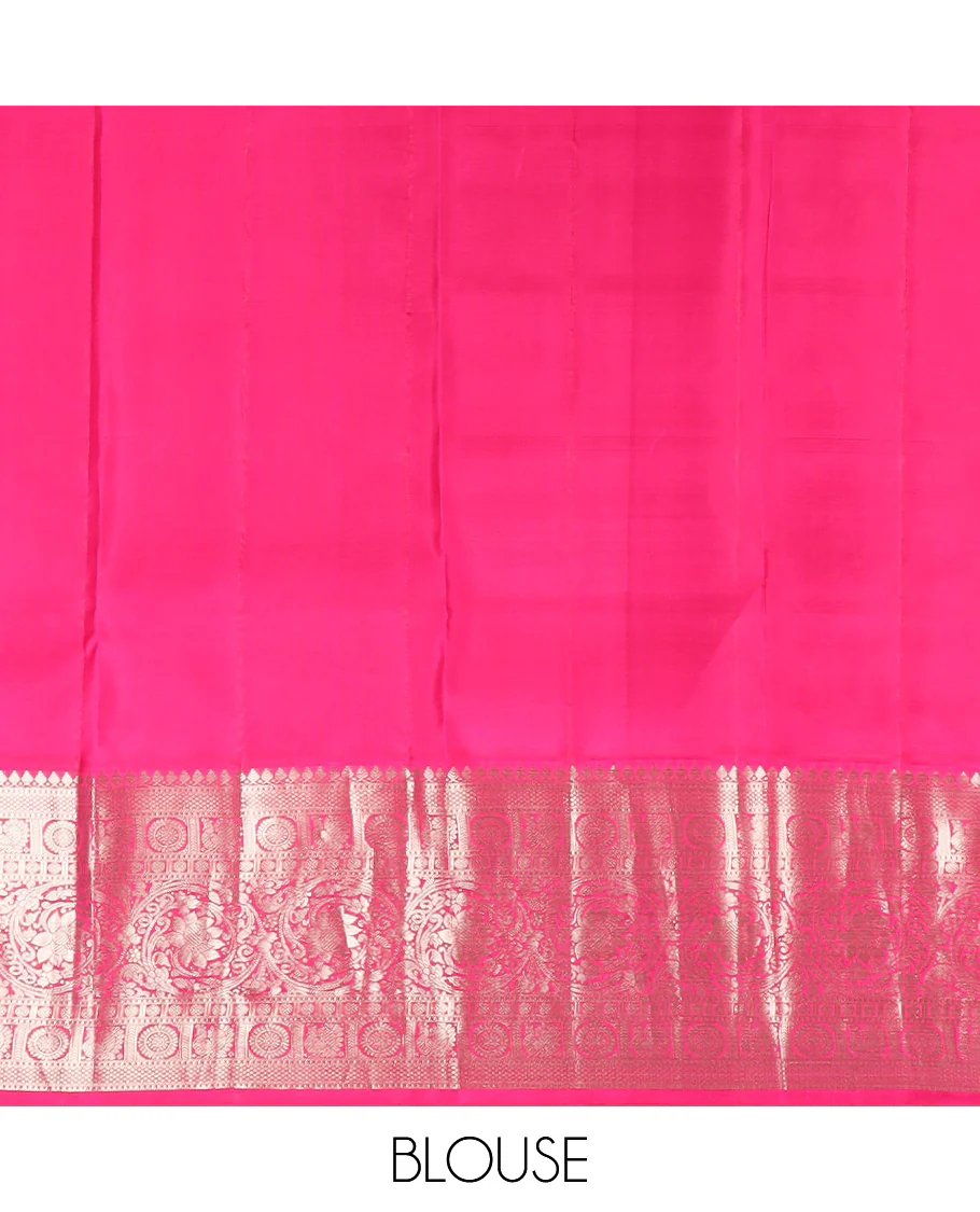 Parrot green veldhari and round kuthirai motifs Vasundhara silk saree, contrast border of thilakam mokku, muthu, annam chakram, and kodi visiry designs, floral design pallu, and zari design blouse - Image 5