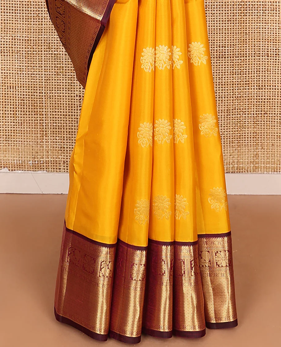 Yellow Vasundhara Lite Silk Mix Saree Dazzled with Zari Buttas, Complemented by a Contrast Border Featuring Rekku, Diamond, Muthu, Mayil, Kamalam, and Mayil Kann Designs, and Zari Elevated Jaal Pallu, and a Contrast Blouse - Image 4